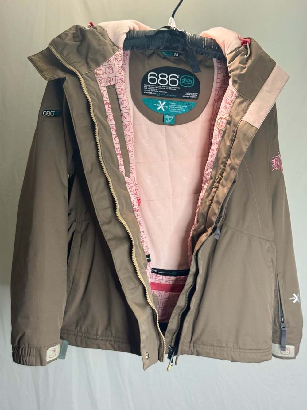 686 x Hello Kitty Times Line Women's Snowboard Jacket Size M